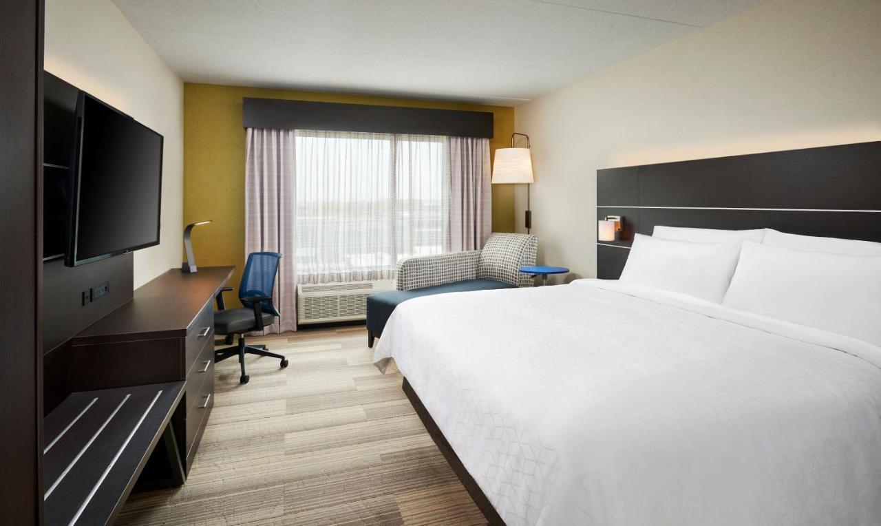 Holiday Inn Express & Suites Windsor East - Lakeshore By Ihg Tecumseh Eksteriør billede
