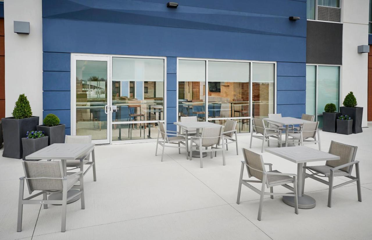 Holiday Inn Express & Suites Windsor East - Lakeshore By Ihg Tecumseh Eksteriør billede