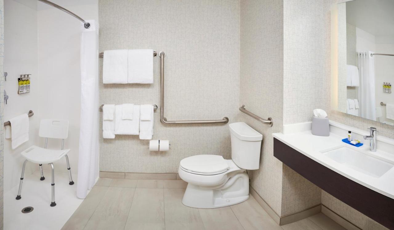 Holiday Inn Express & Suites Windsor East - Lakeshore By Ihg Tecumseh Eksteriør billede